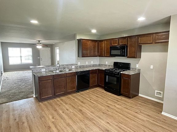 5th image of 8413 SW 50th St