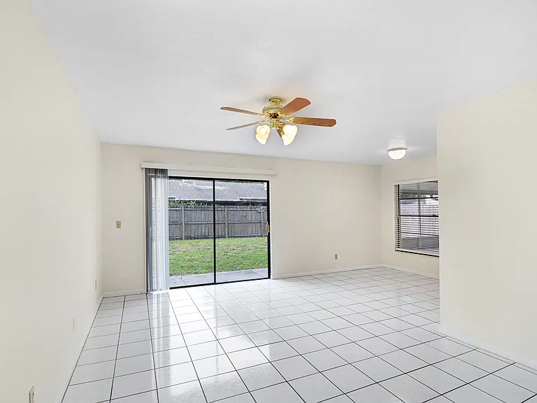4016 Mountain Springs Ln — Photo 4
