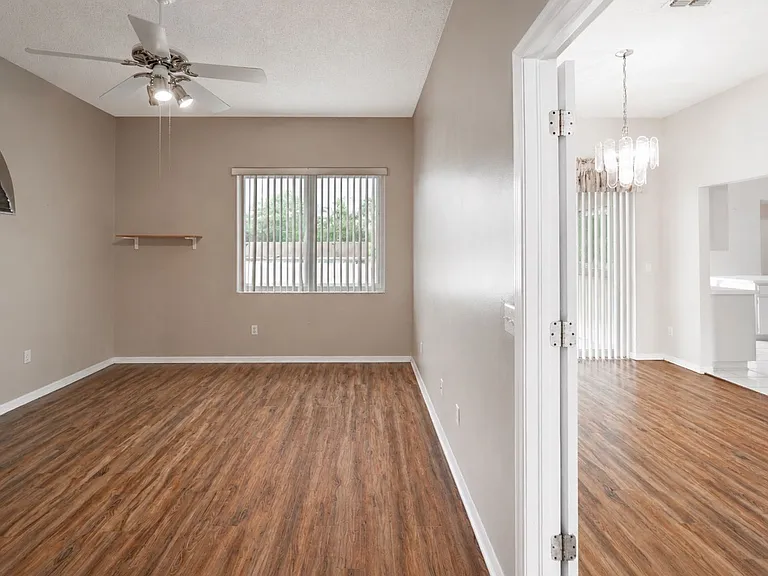 10435 Crestfield Dr — Photo 23