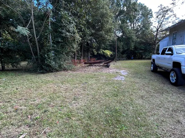 1921 Calvert St, North Charleston, SC 29405