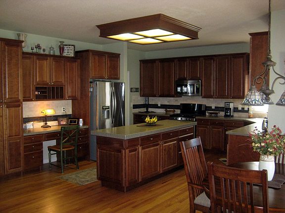 Updated kitchen w/ Hi-end SS appliances