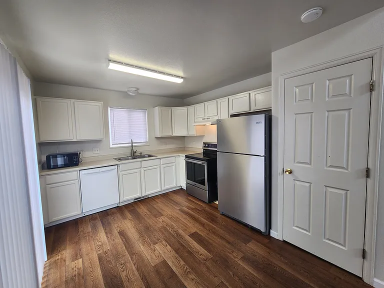 2943 Bunting Ave #6 — Photo 3