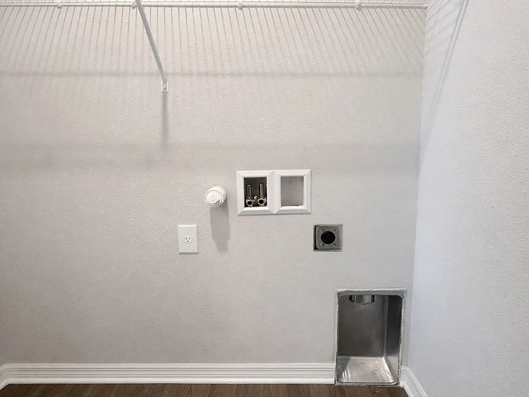 1843 NW 20th Pl — Photo 14