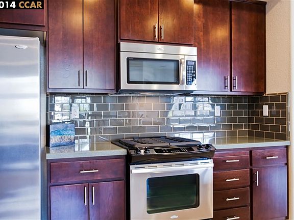 5th image of 6485 Bayview Dr