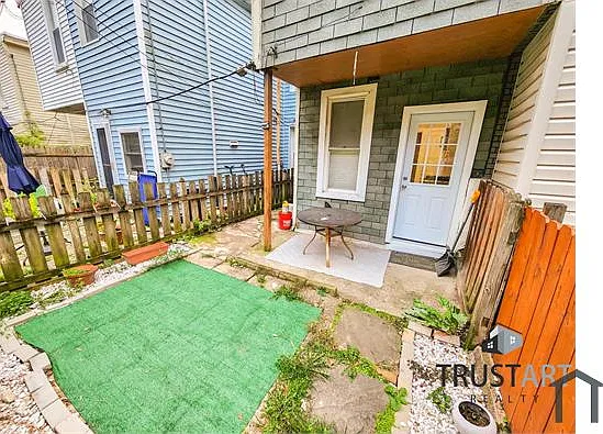 3885 Manor St — Photo 26