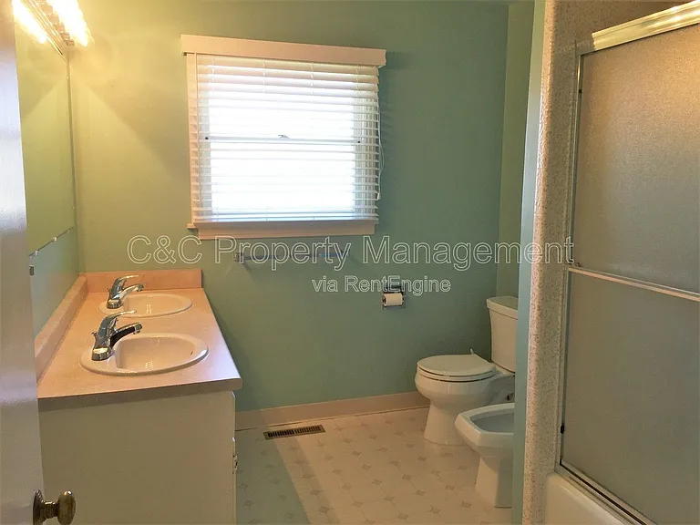 170 Del Monte Blvd — Photo 11