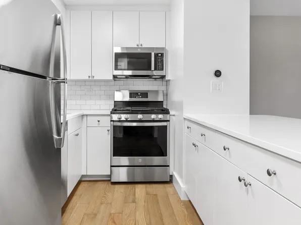 330 East 39th Street image 5 of 18