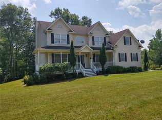 11 Coach House Ct, New Windsor, NY 12553