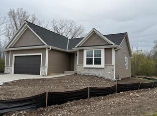 1110 Oxbow Ct, Pewaukee, WI 53072