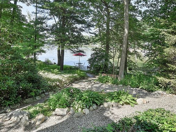 3rd image of 1141 Lakeside Dr E