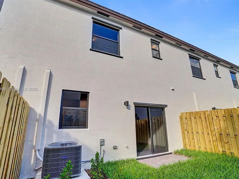 2542 SE 29th St #2542 — Photo 32