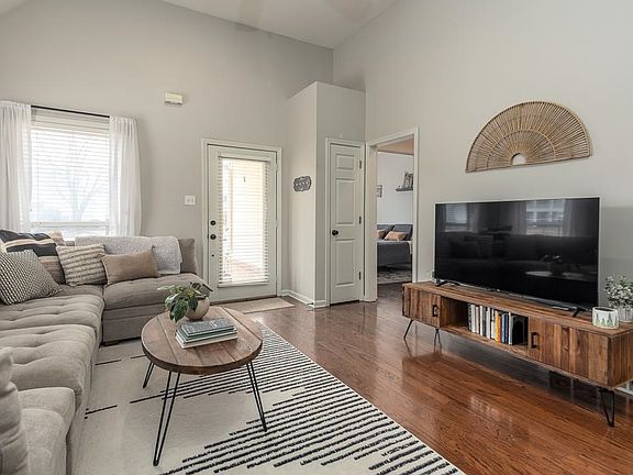 5th image of 1033 Island Pl E