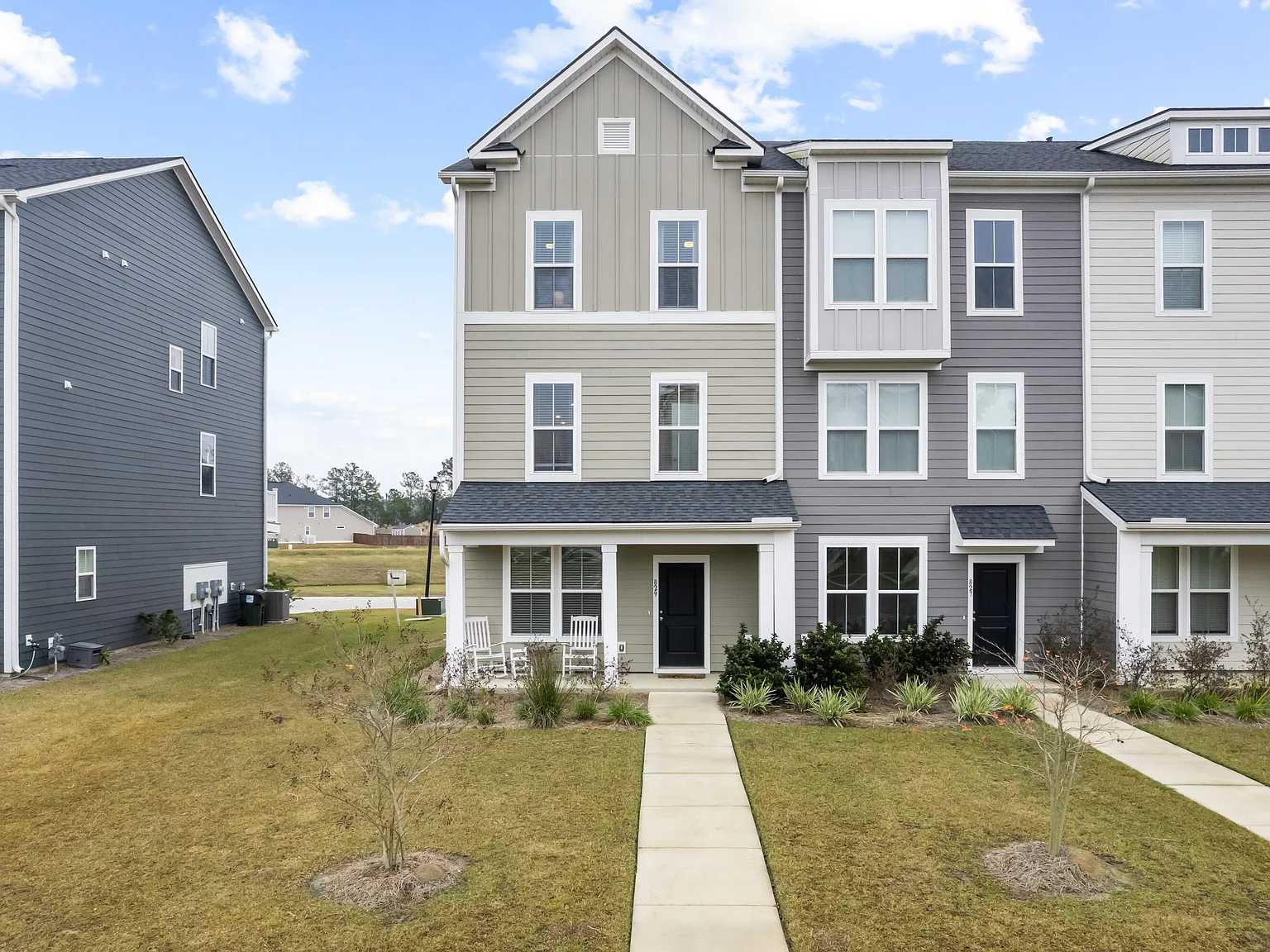 3 bed, 3.5 bath, 1900 sqft, $2,950 — Photo 1