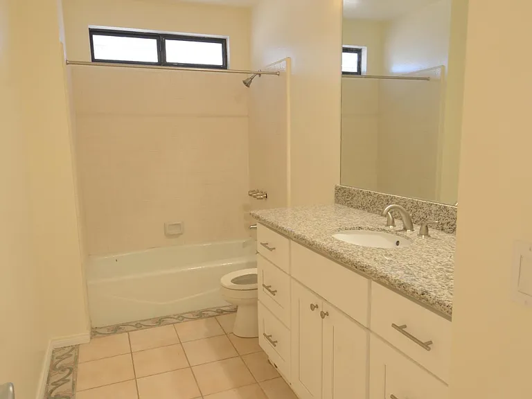 5426 Mariposa Ave — Photo 10