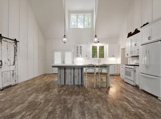 423 Eastside Rd, Burns, TN 37029