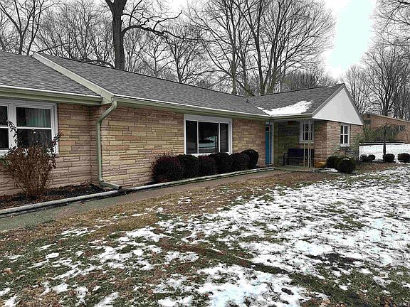 3rd image of 3000 Woodland Dr