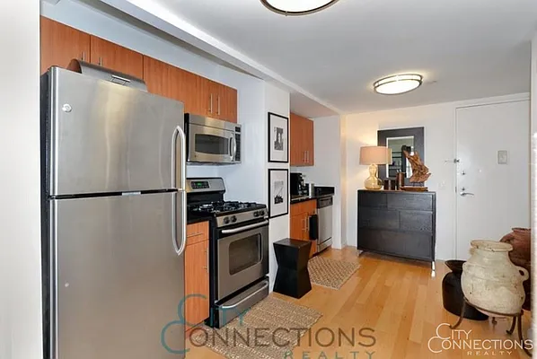 Rented by City Connections Realty | media 2