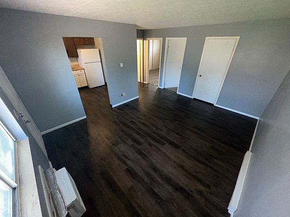 2nd image of 3501 Elm St #5