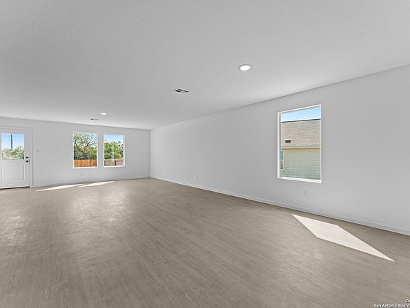 3rd image of 104 Vista View
