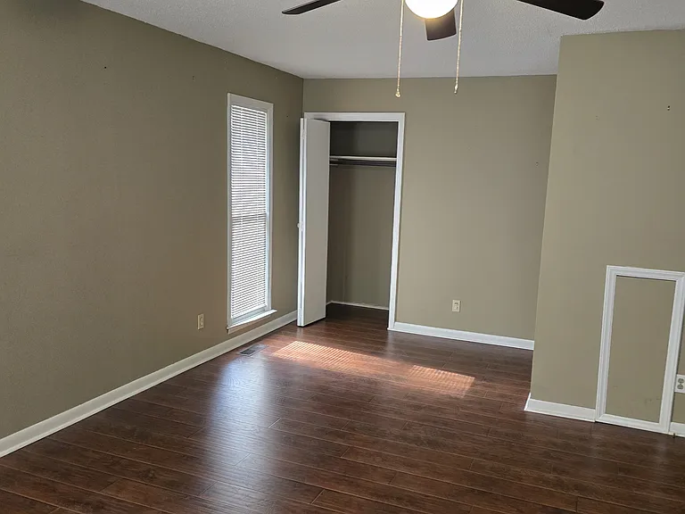 401 Pecan St — Photo 17