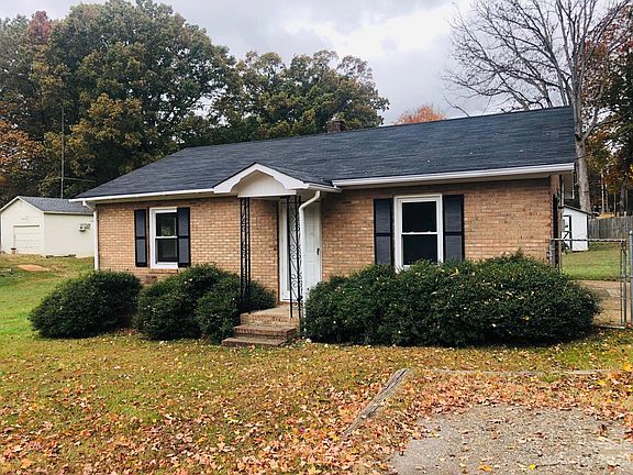 3rd image of 406 Lindsey St