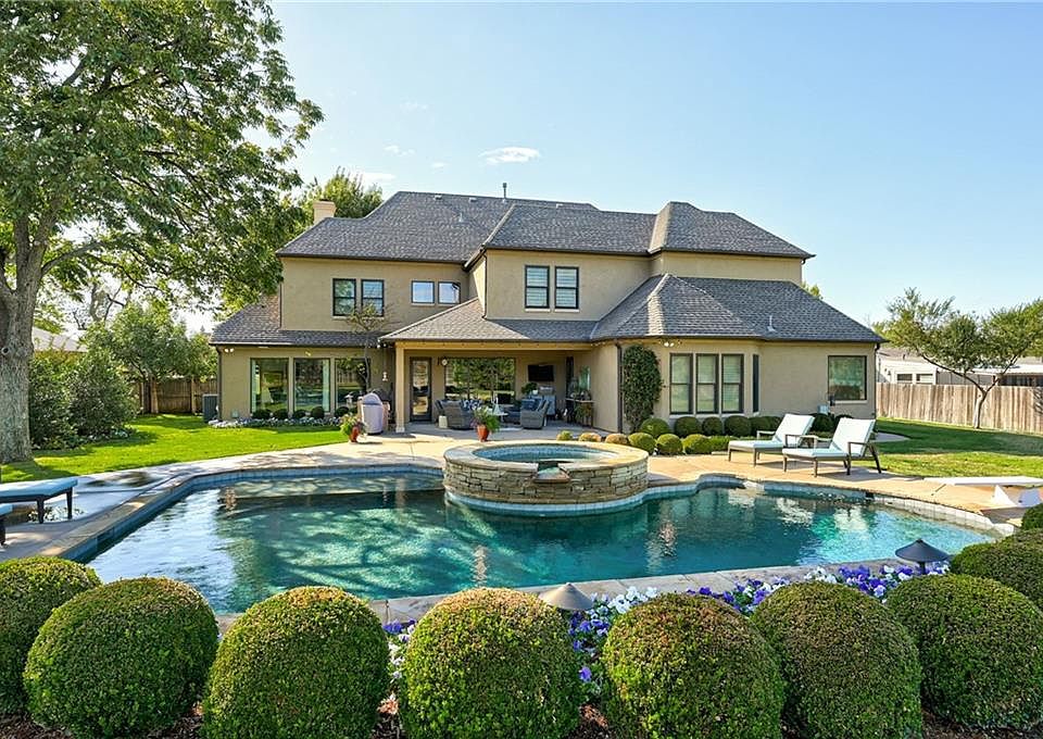 1st image of 2712 Guilford Ln