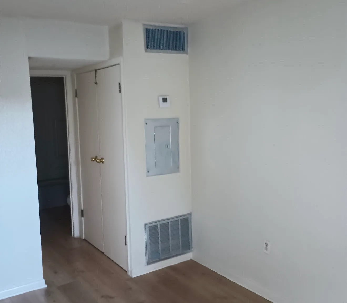 1 bed, 750 sqft, $1,050 — Photo 2