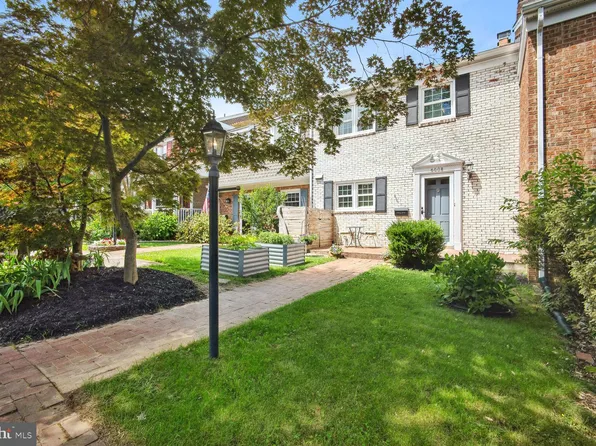 6008 Hardwick Pl, Falls Church, VA 22041