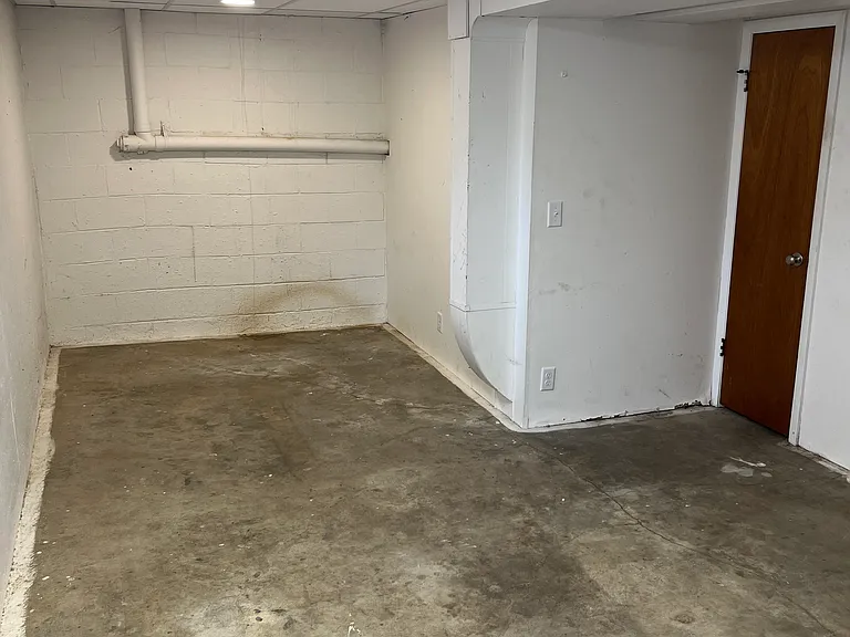 402 W Washington St #B — Photo 19