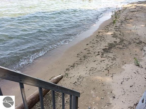 5th image of 1887 Douglas Dr