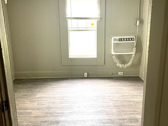 5th image of 117 Griffin St