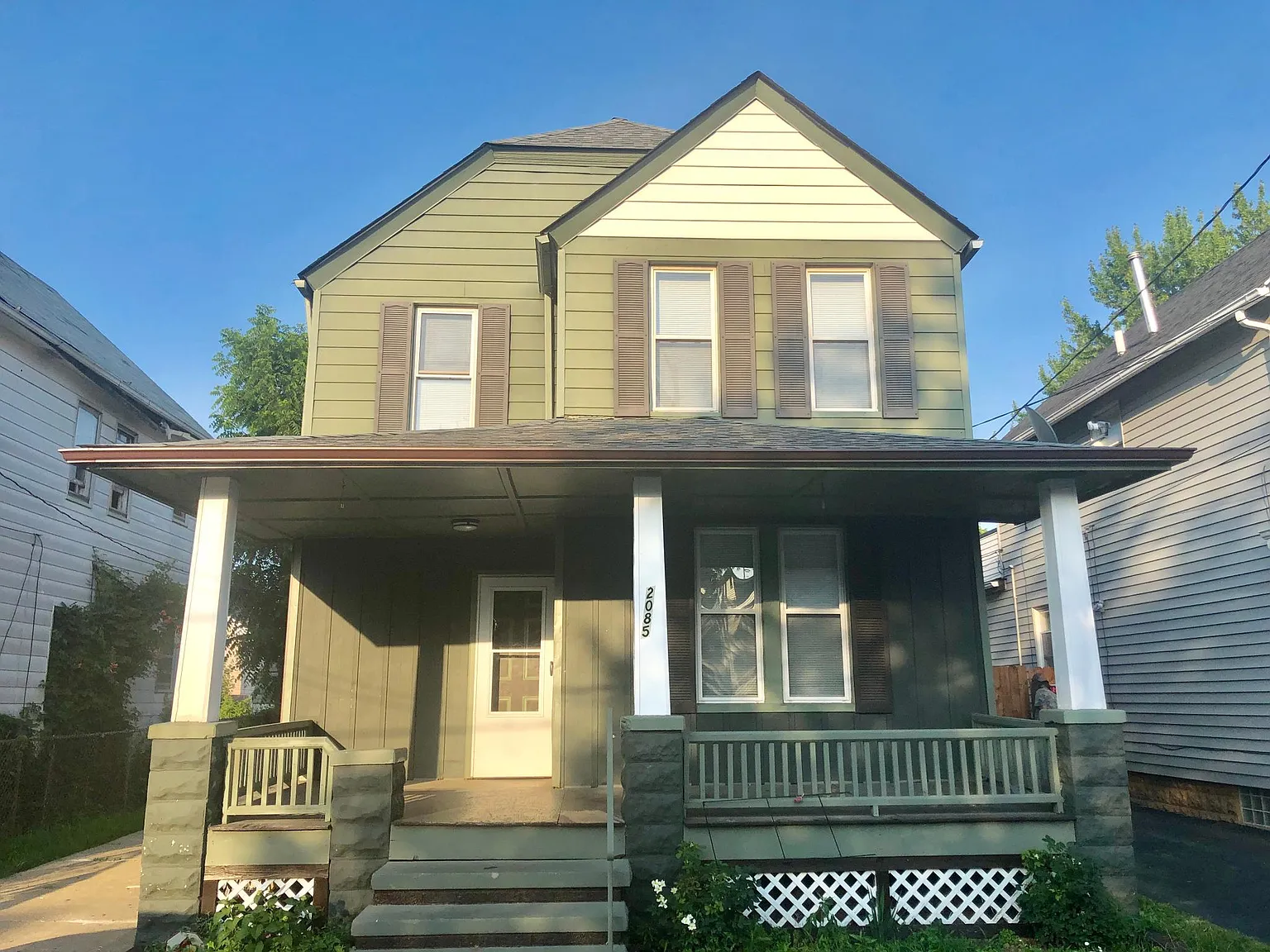 2085 W 104th St photo 1