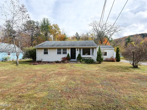 16 E New Lenox Rd, Lenox, MA 01240