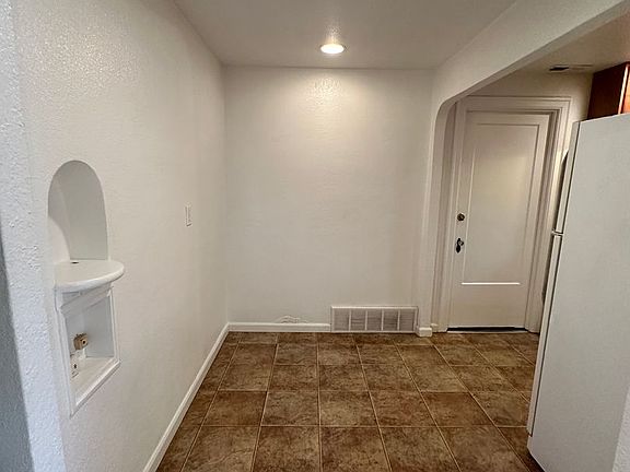 4th image of 109 Yellowstone Ave #107