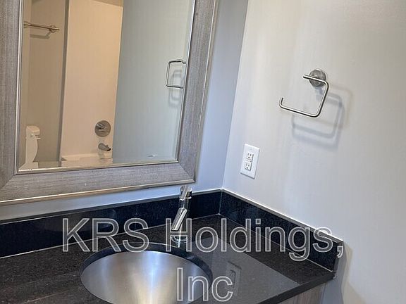 2nd image of 123 Pine St