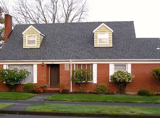 233 NE Billingher Dr, Portland, OR 97220