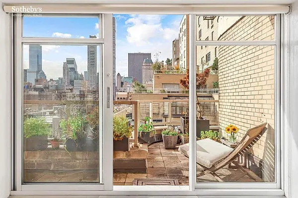 Sold by Sotheby's International Realty | media 9