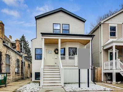 1966 W Berwyn Ave, Chicago, IL, 60640