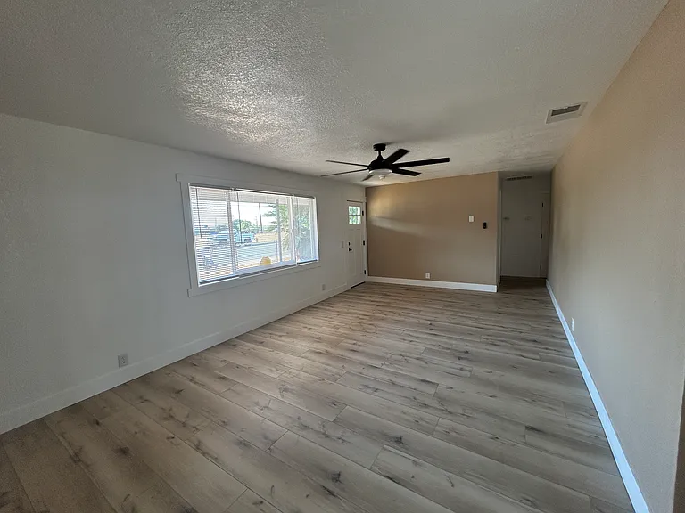 1132 W 7th St — Photo 14