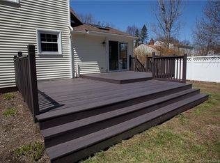 24 Deepwood Rd, Simsbury, CT 06070