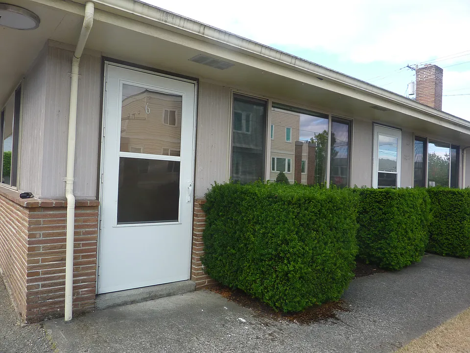 203 3rd Ave S #6