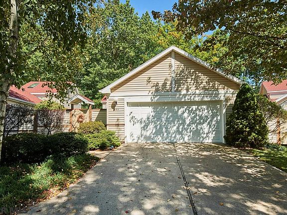 2nd image of 371 Oakwood Ave
