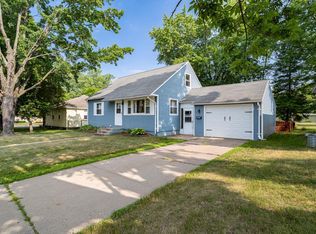 402 Lawrence Ave, Rothschild, WI 54474