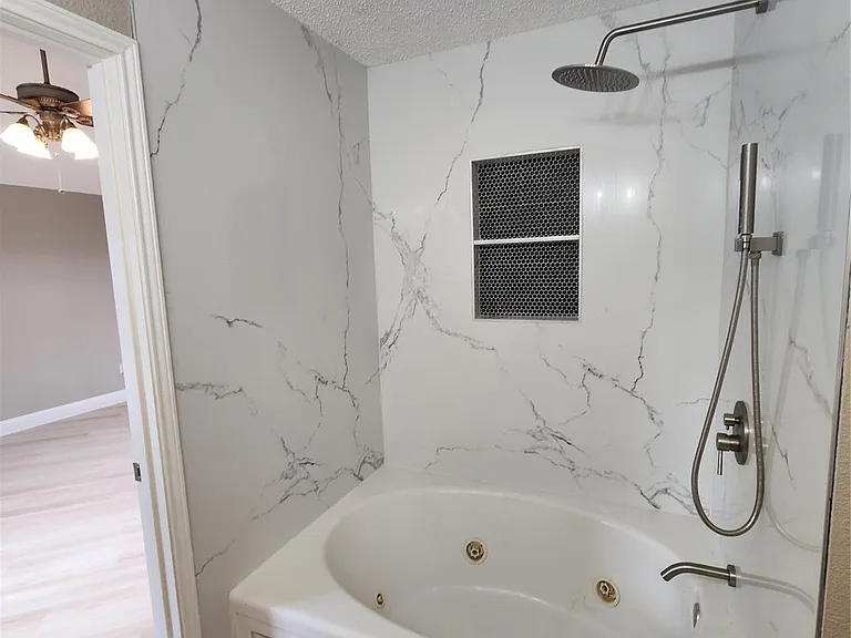 907 Live Oak Dr — Photo 11