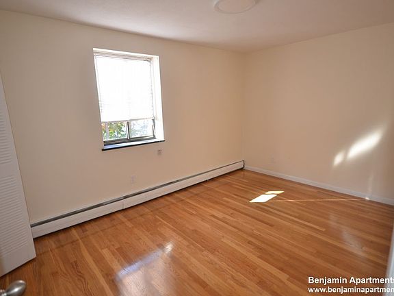 5th image of 220-222 Babcock St #4B