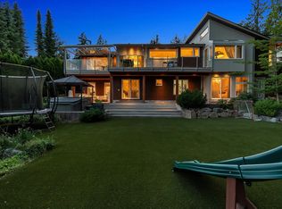 3706 Southridge Pl, West Vancouver, BC V7V3H8