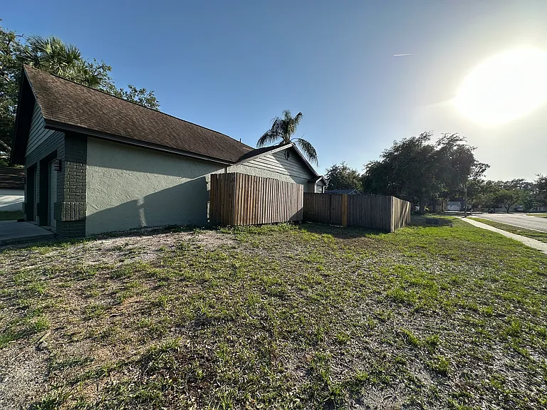 1041 Sawyers Ct — Photo 4