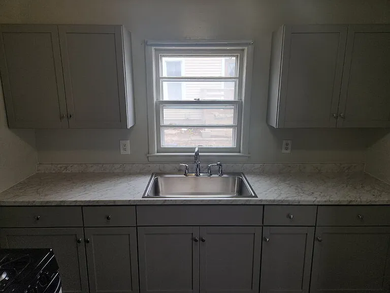 290 E 17th St — Photo 5