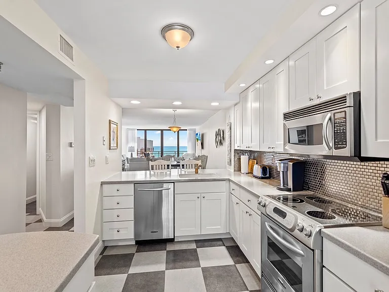 1480 Ocean Dr #5E — Photo 11