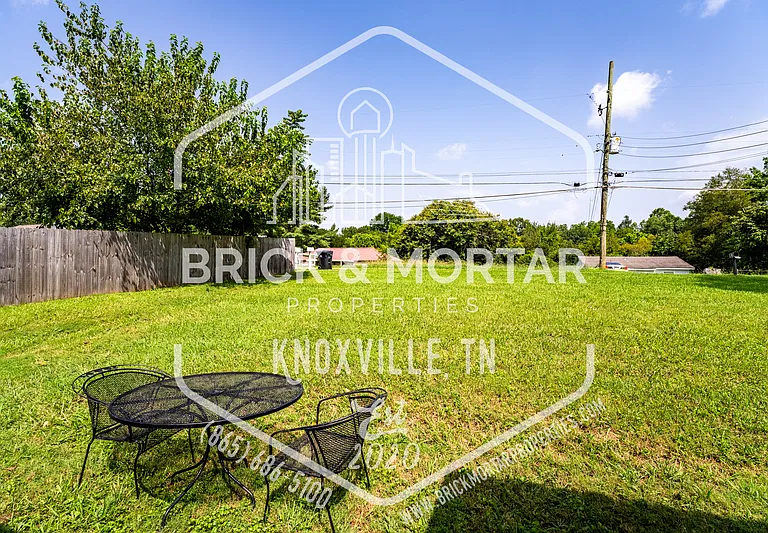 2407 Holbrook Dr — Photo 20